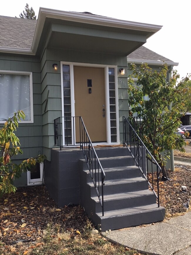 Street side front porch - 1536 Pennsylvania Ave
