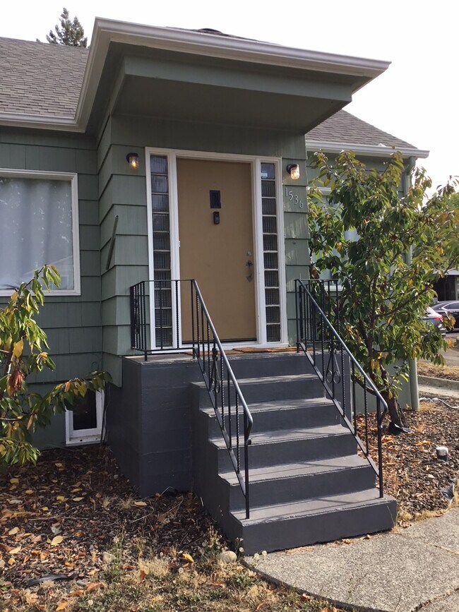 Street side front porch - 1536 Pennsylvania Ave House