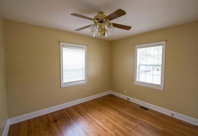 Building Photo - 3211 Hixson Pike