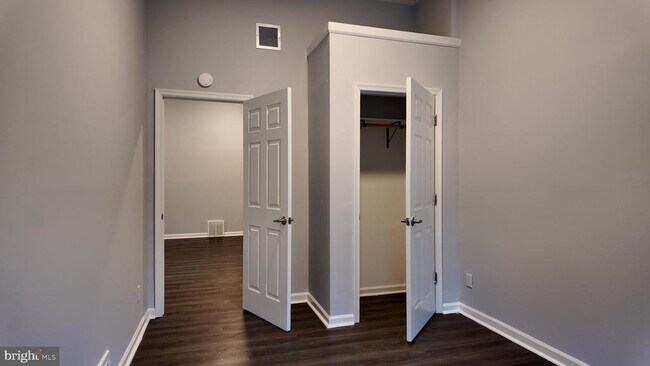 Building Photo - 105 S Morton Ave