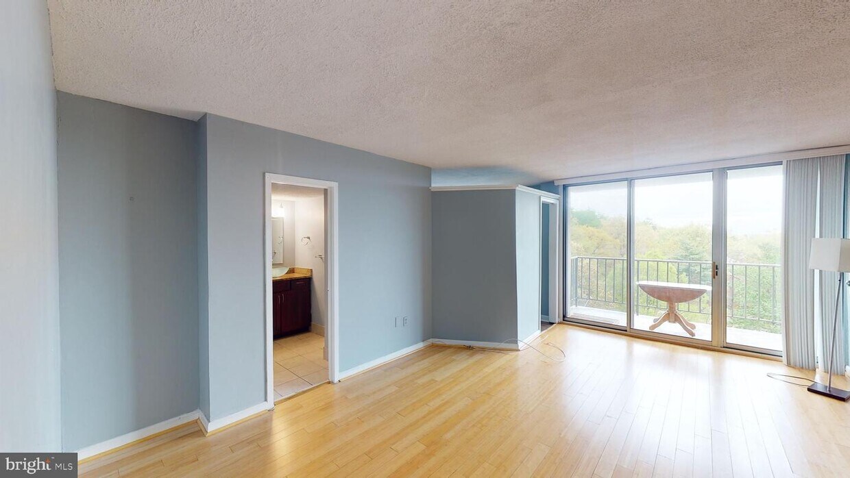 Primary Photo - 2059 Huntington Ave