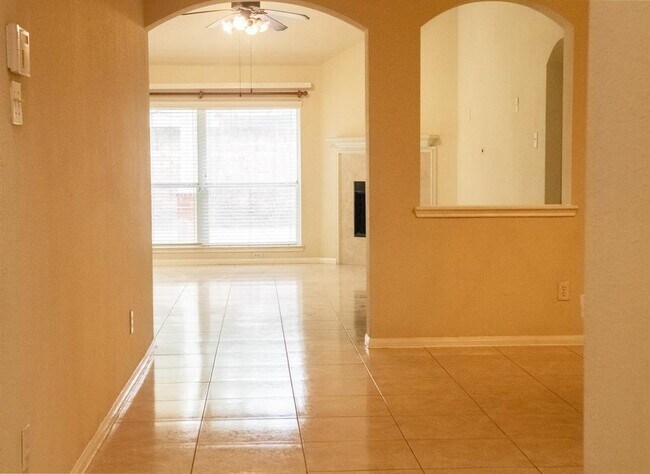 Building Photo - 2916 Autumnbrook Ln