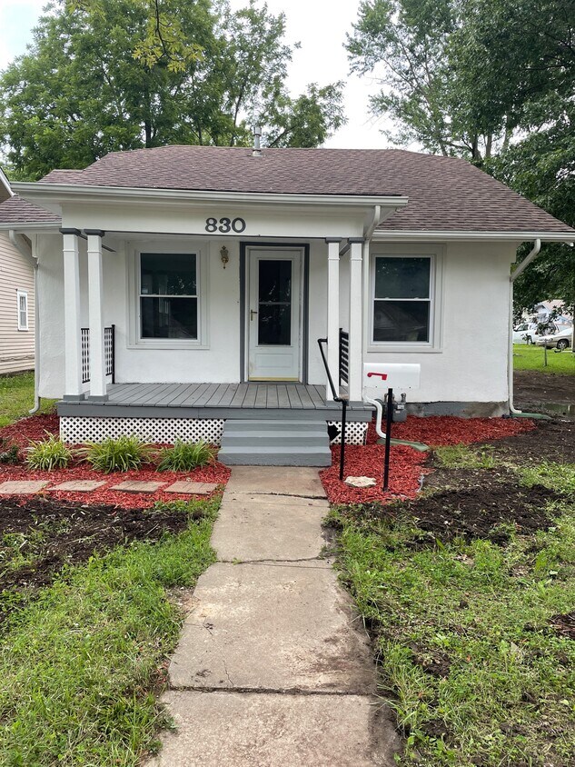 830 S Sycamore St, Ottawa, KS 66067 House Rental in Ottawa, KS