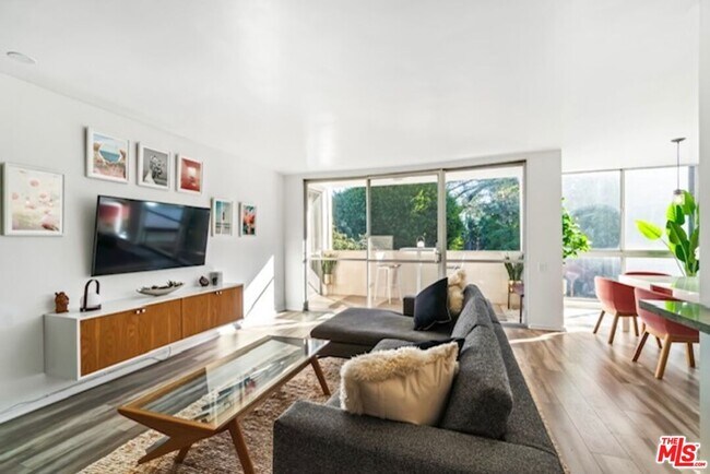 Foto del edificio - 1015 Kings Rd