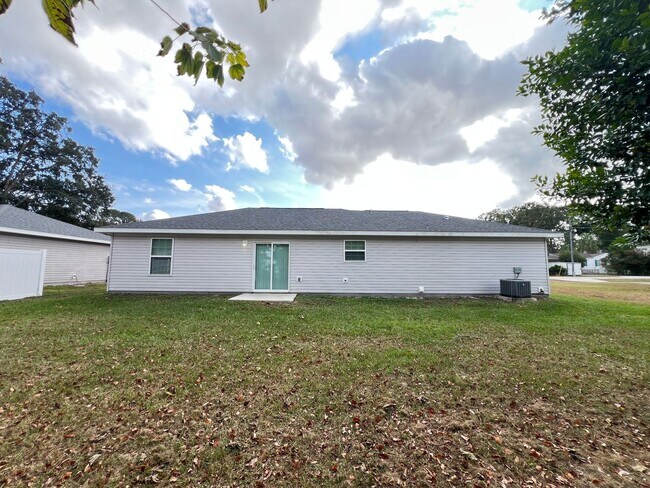 Building Photo - Awesome 3 BD/2BA Home in Summerfield!