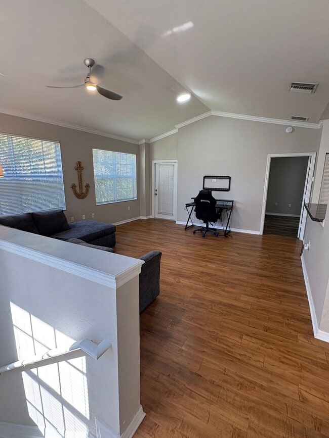 Building Photo - Bright & Beautiful 2/2 Condo in The Estate...