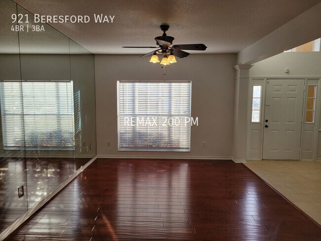 Building Photo - 921 Beresford Way