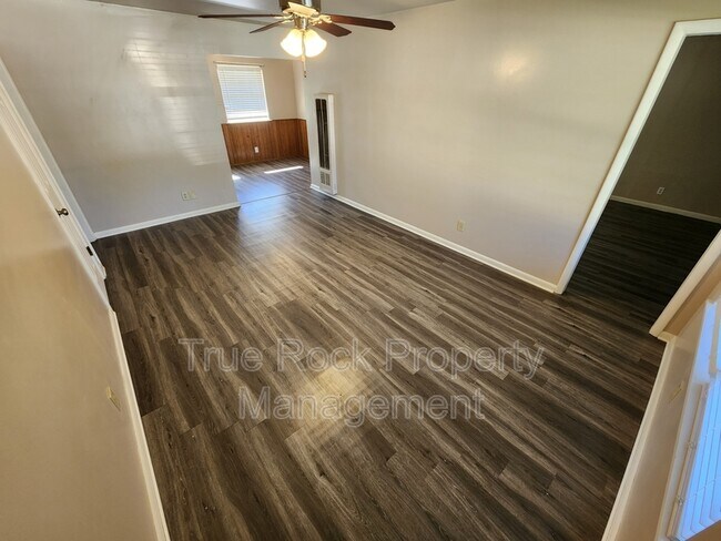 Foto del edificio - 933 Crestview Ave