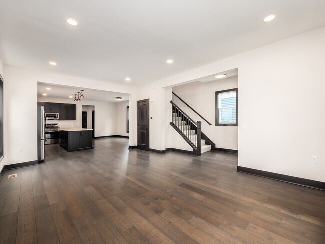 Building Photo - 492 Reynolds Ave