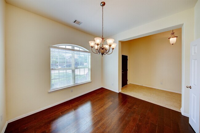 Foto del edificio - 606 Dunlavy Ln