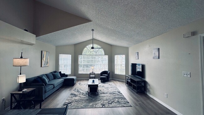 Foto del edificio - 2717 N Poinciana Blvd