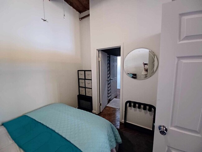 Building Photo - 227 Iron St