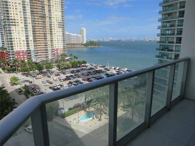 Building Photo - 1300 Brickell Bay Dr