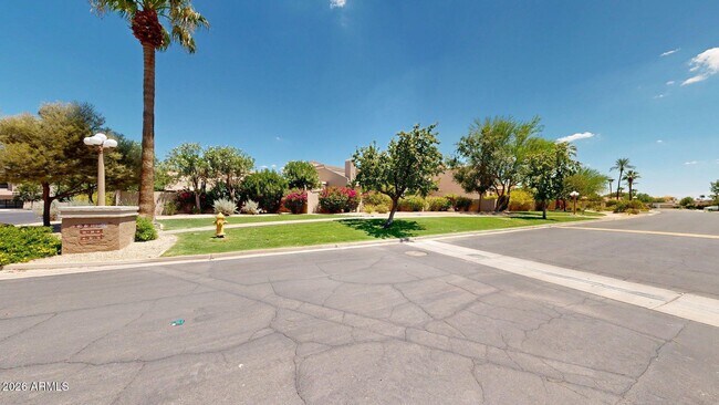 Building Photo - 8100 E Camelback Rd