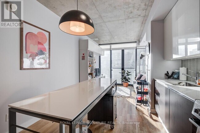 Photo du bâtiment - 8 Dovercourt Rd