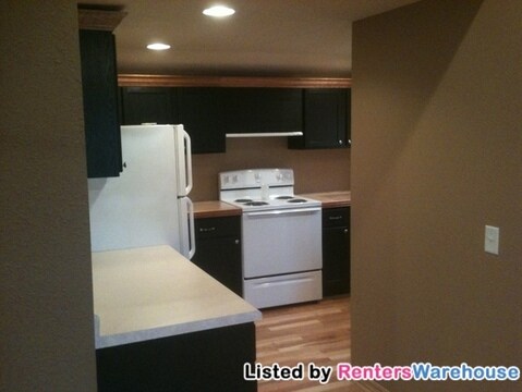 Building Photo - 18061 Pilot Knob Rd
