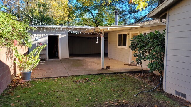 Foto del edificio - 450 Sky Oaks Dr