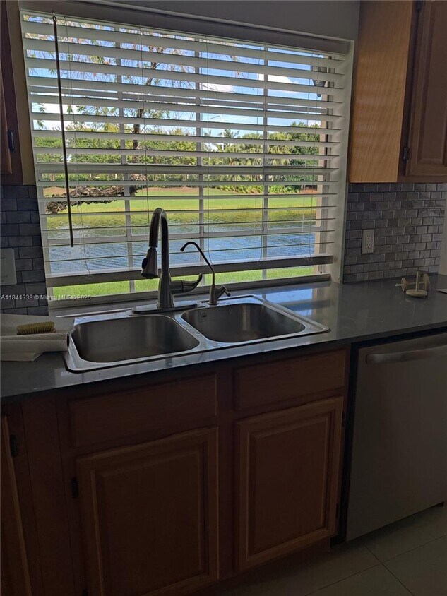 Foto principal - 1510 Springside Dr