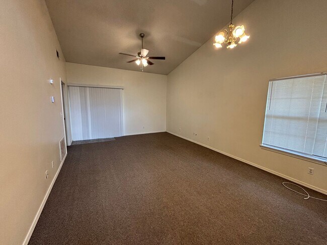 Foto del edificio - 1417 N Greenwich Ave