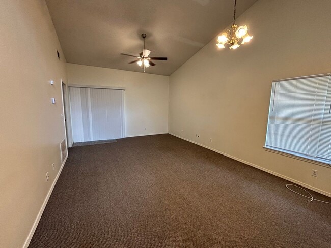 Building Photo - 1417 N Greenwich Ave