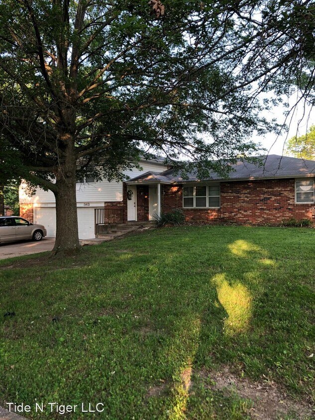 Foto principal - 3 br, 1.5 bath House - 545 Pear Tree Circle