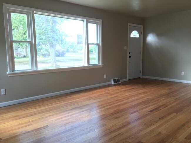 Foto del edificio - 903 Kingsley Ave
