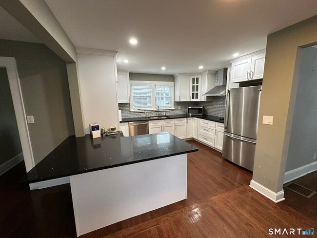 Building Photo - 70 Hawthorne St