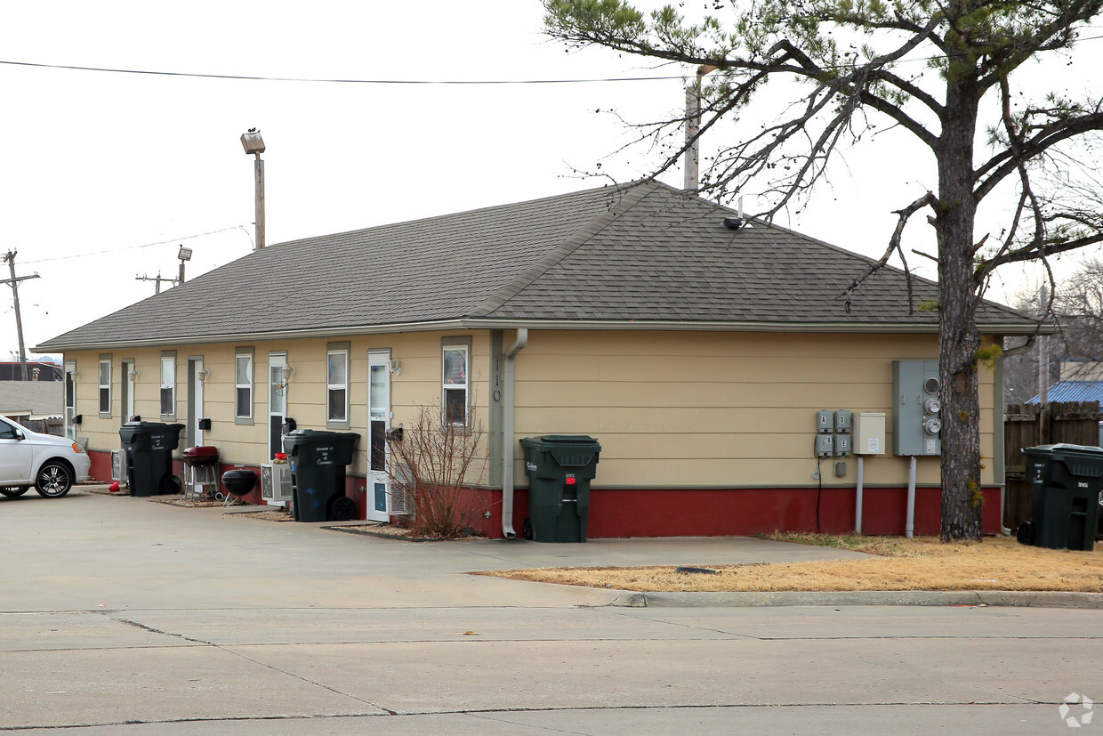 Building Photo - 104 S Moore Ave