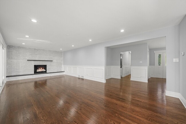 Building Photo - 855 S Harvard Dr