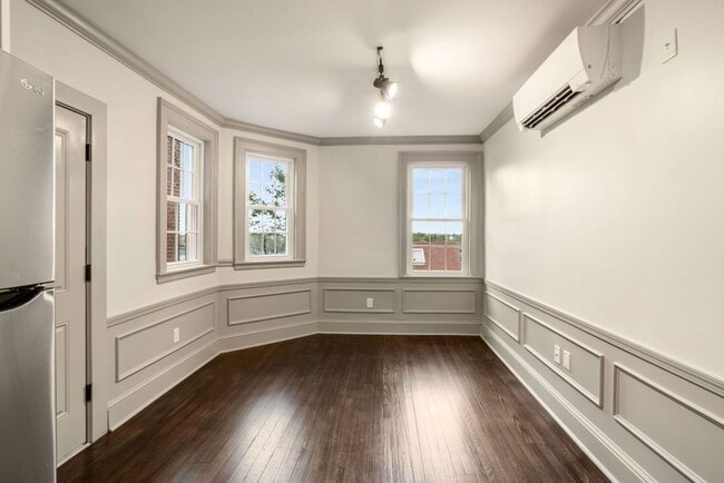 Building Photo - 9 Dana St