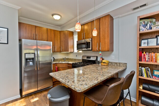 Foto del edificio - 2717 N Sawyer Ave