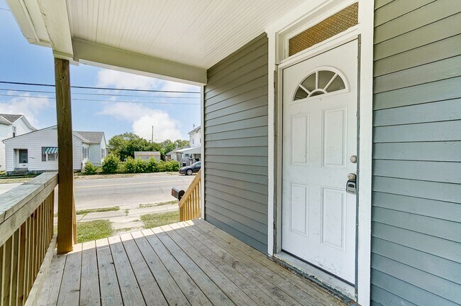 Building Photo - Spacious 3 Bedroom in Hamilton!