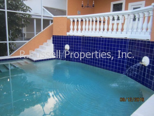 Building Photo - 1821 Lakeshore Cir