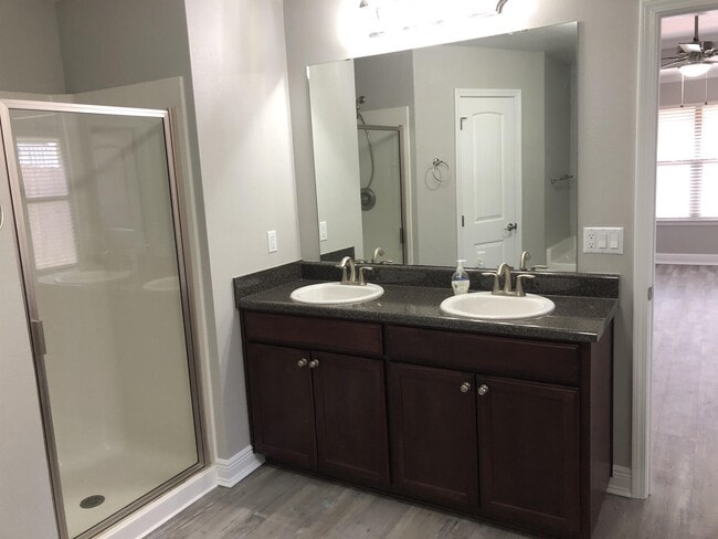 Foto del edificio - 113 Strike Eagle Dr