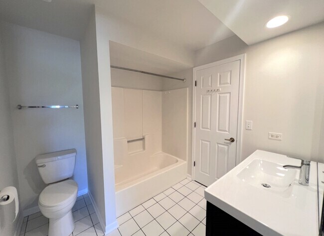 Foto del edificio - 960 N Lakeside Dr
