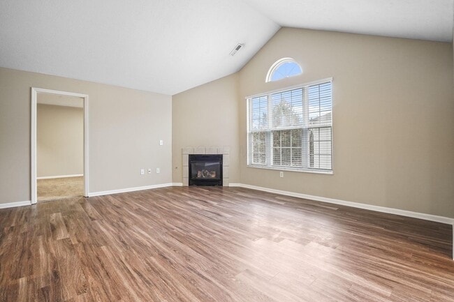 Foto del edificio - 4951 Stratford Pine Ln