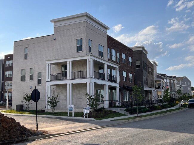 Building Photo - 817 Westcott Ln
