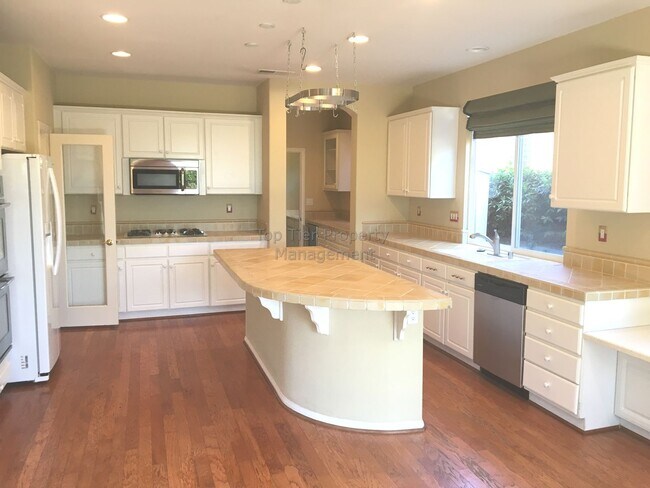 Foto del edificio - ***Beautiful 4 bed / 3 bath / 2,913 sqft H...
