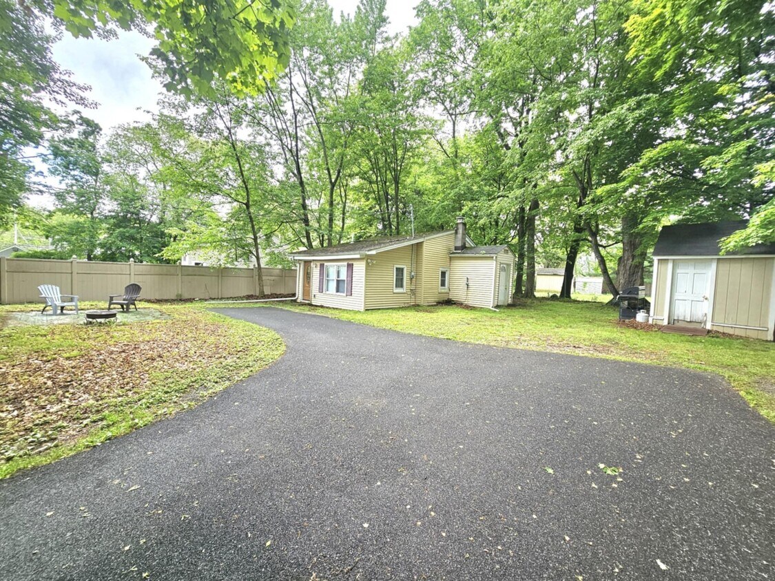 Foto principal - 5 Maple Ct