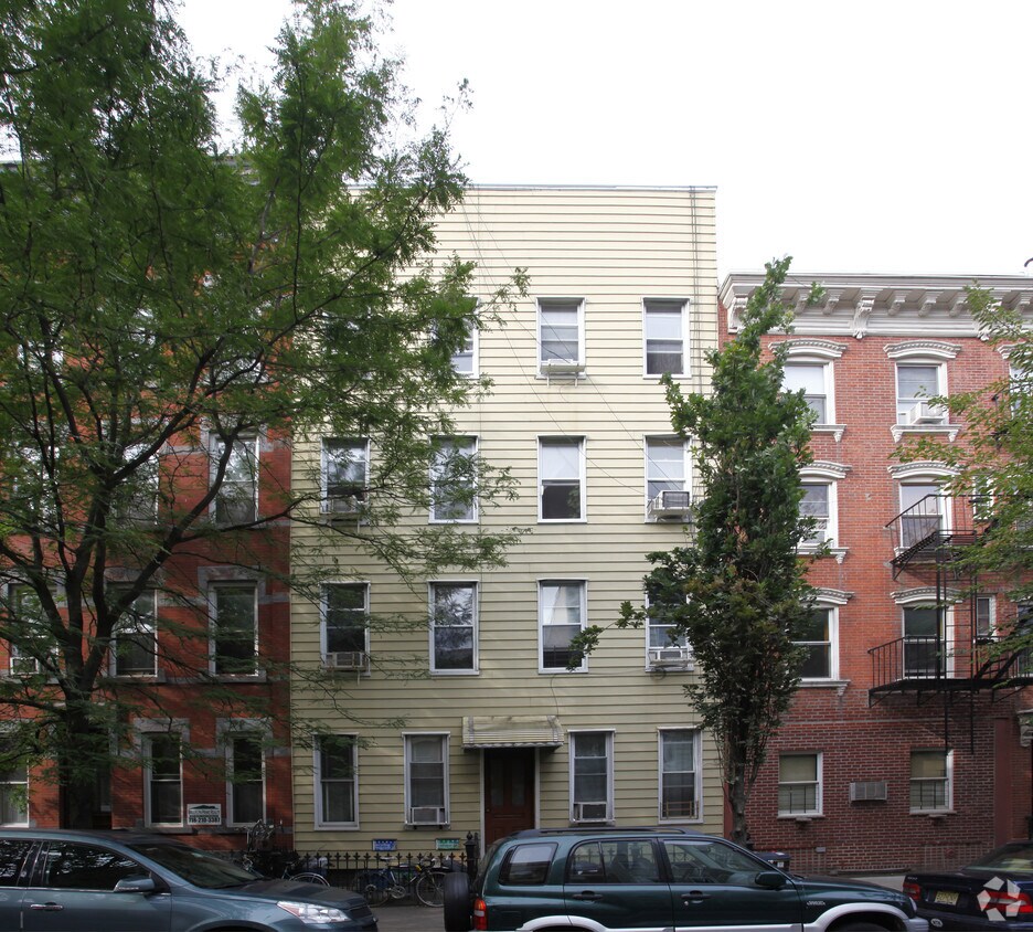 Foto del edificio - 114 N 8th St