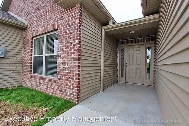 Building Photo - 871-873 Broadridge Dr