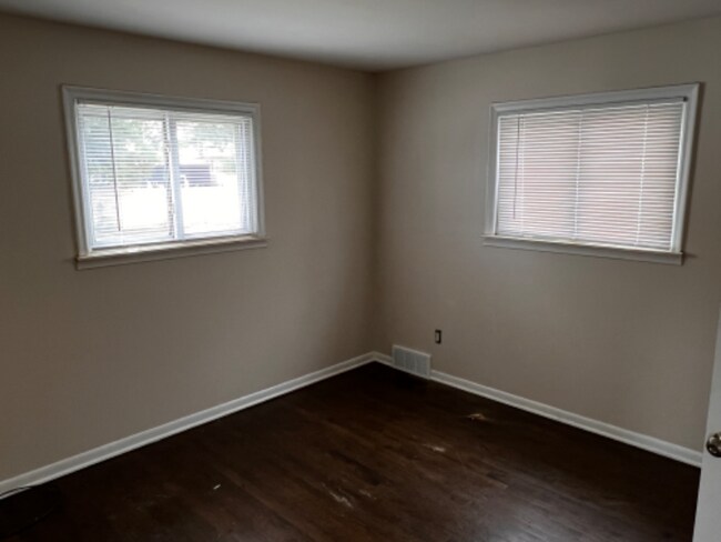 Building Photo - 103 Lathers St