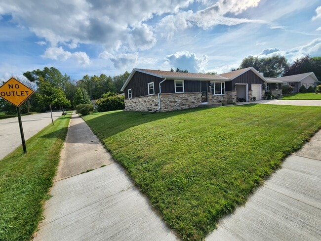 Building Photo - 3603 Geele Ave