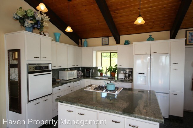 Building Photo - 5415 Sumner Heights Dr E