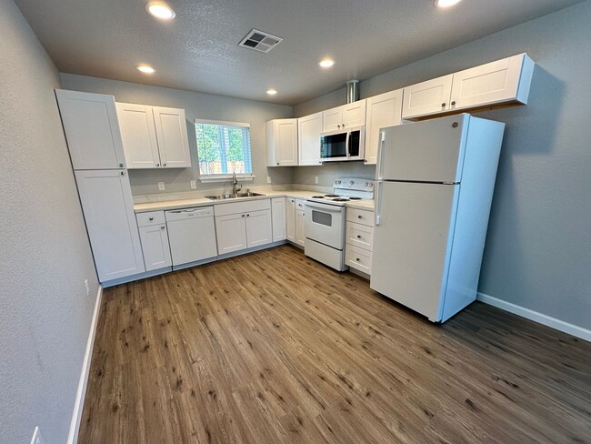 Building Photo - Newly Constructed 3-Bed/1-Bath Home in Lodi