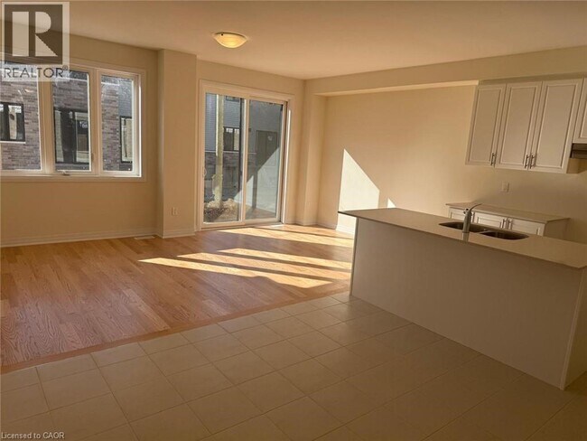 Building Photo - 943 Douro St