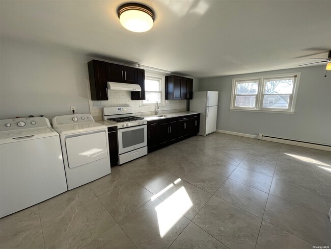 Building Photo - 305 Litchfield Ave