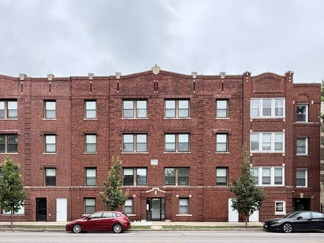 Foto del edificio - 3245 N Damen Ave