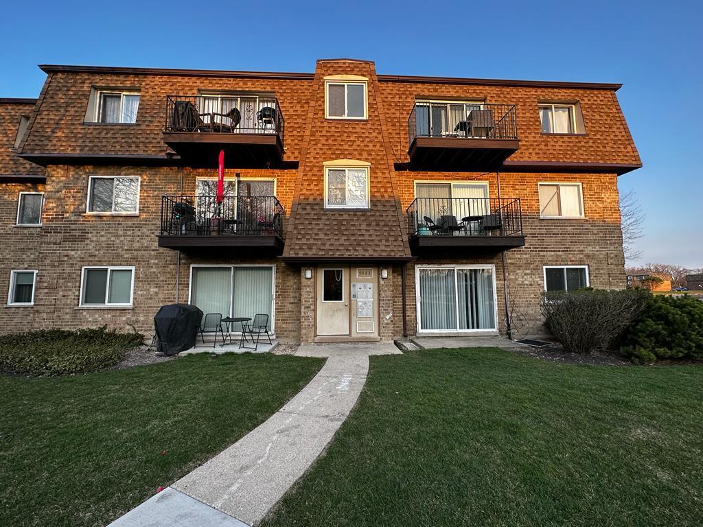9463 Bay Colony Dr Unit 1S, Des Plaines, IL 60016 Condo for Rent in