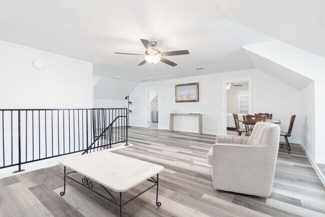 Building Photo - New 4br/2 bath home!